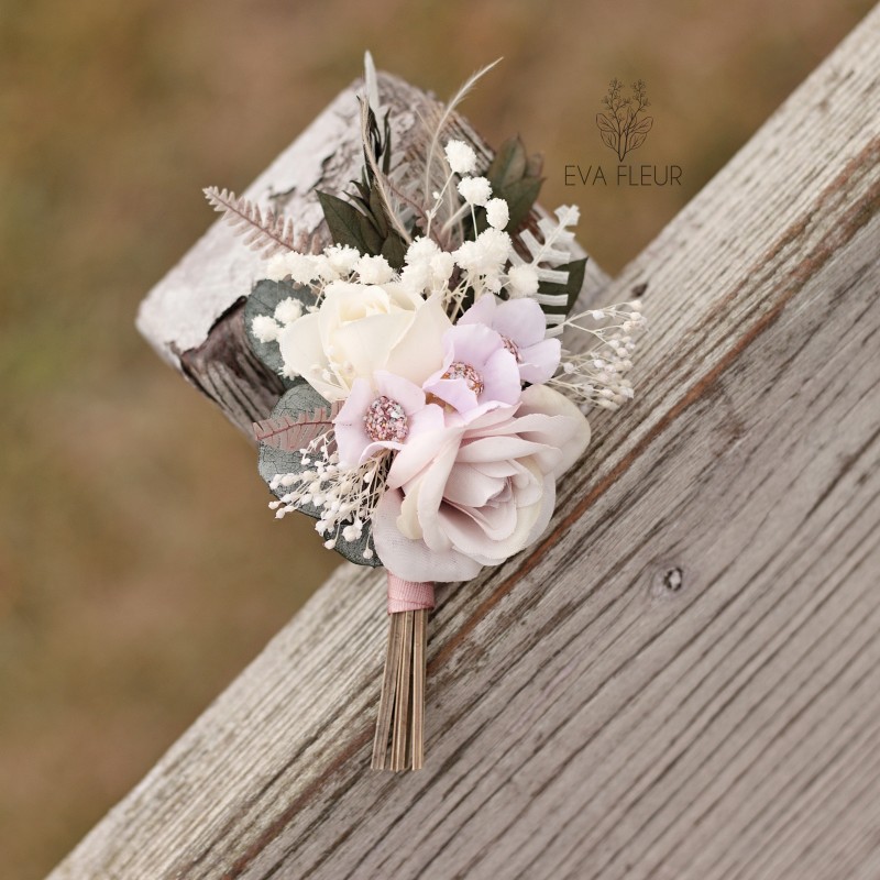 Flower groom's boutonniere, corsage