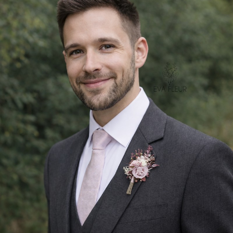 Flower groom's boutonniere, corsage