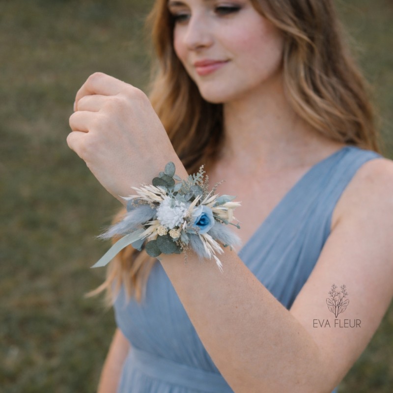 Květinový náramek na ruku "Dusty blue"