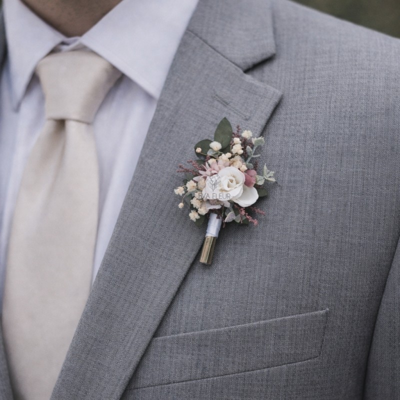 Flower groom's boutonniere, corsage