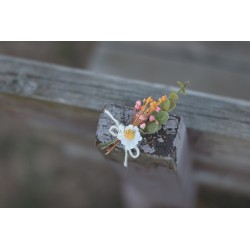 Flower wedding guest boutonniere, corsage