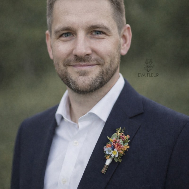 Flower groom's boutonniere, corsage