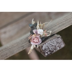 Flower groom's boutonniere, corsage