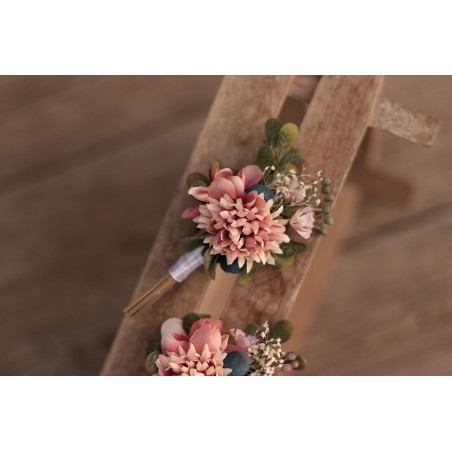 Flower groom's boutonniere, corsage