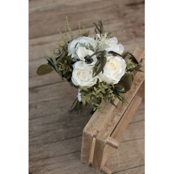 Witness, bridesmaid and mothers autumn wedding bouquet