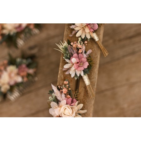 Flower groom's boutonniere, corsage