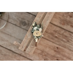 Flower groom's boutonniere, corsage