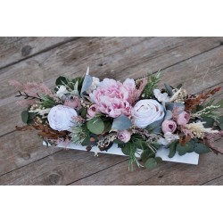 Flower wedding table arrangement