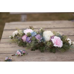 Flower wedding table arrangement